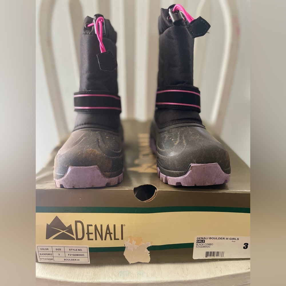 Girls “Denali Boulder 3” Size 3 Purple, black, and pink snowboots.